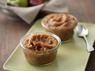 Homemade Applesauce Homemade Applesauce, healthy snacks, low calorie snacks, low cal snacks, snacks, snack ideas, healthy snack ideas, snack recipes, healthy snack recipes, small snacks, lean snacks, protein snacks, snacks with protein, veggie snacks, snack list, list of healthy snacks, healthy sacks for kids, healthy snack foods
