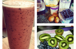 [Recipes] The Anti Aging Kiwi-Blueberry-Pom Protein Smoothie With Agave Drizzle