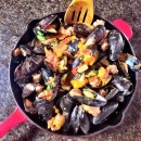 Straight Flex With This 15-Minute Recipe For Steamed Mussels With White Wine, Tomatoes, & Chorizo [Recipes]