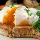 Lean Cooking 101 — How To Poach An Egg Perfectly In 5 Minutes [Recipes]